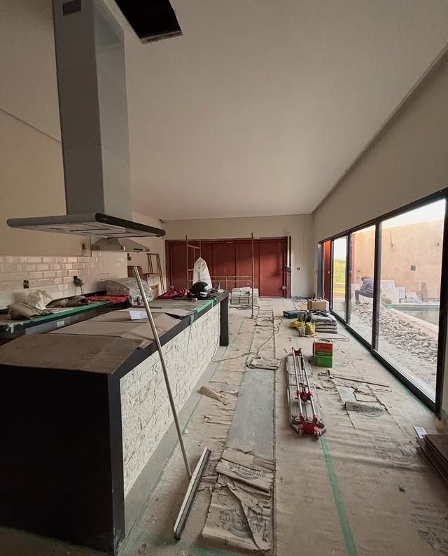 Cozinha durante a obra antes da finalização das instalações